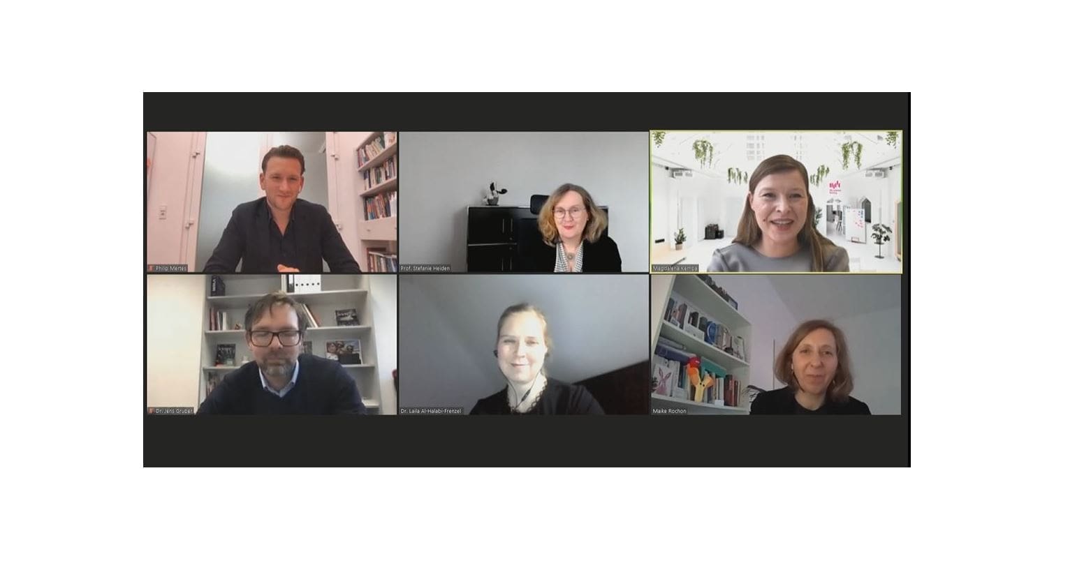 Virtuelle Podiumsdiskussion mit sechs Teilnehmern im Videokonferenzformat